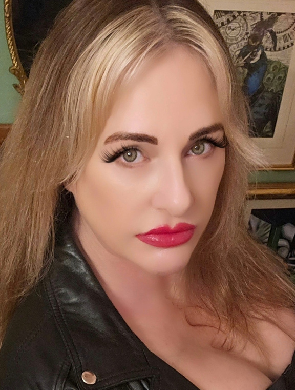Lady Nina Birch Onlyfans pictures