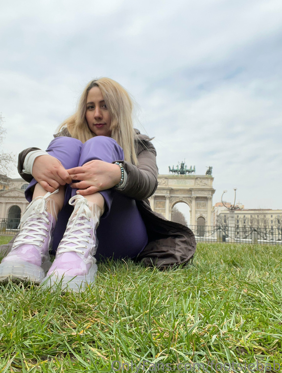 Gia’s feet Onlyfans pictures