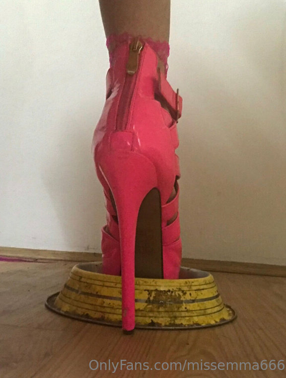 HellBarbie Onlyfans pictures