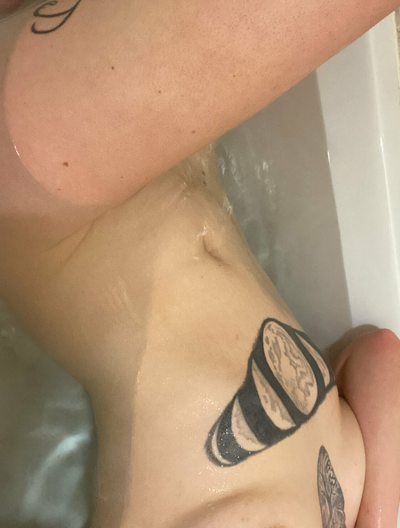 Big Titty Goth  Onlyfans pictures